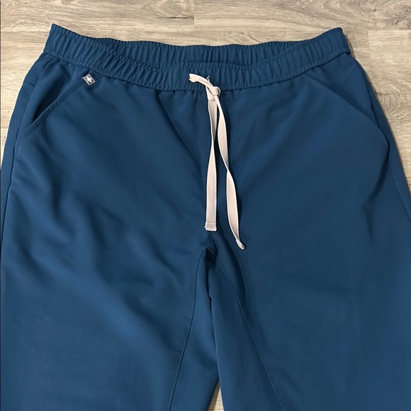 Figs Women's Jogger Pants in Navy - Picture 5 of 7